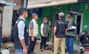 Patroli Pengawasan Hak Pilih Bawaslu Depok dan Panwascam Bojongsari Saat Pengawasan Coklit oleh Pantarlih di Salah Seorang Rumah Warga Kecamatan Bojongsari, Jumat (28/06/2024)